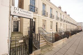 Gorgeous 1 BD in Central Cheltenham