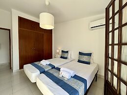 Faro Terrace Villa by Homing