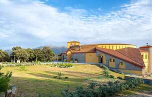 Hotel with swimming pool in Arbus
