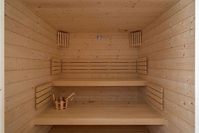 Lagos Deluxe 1 With Pool by Homing