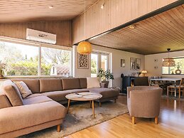 6 Person Holiday Home in Vaeggerlose
