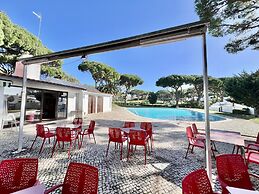 Vilamoura SUN Bright With Pool by Homing