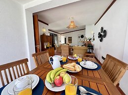 Vilamoura SUN Bright With Pool by Homing