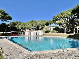 Vilamoura SUN Bright With Pool by Homing