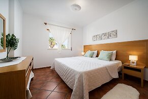 Albufeira Palm Tree With Pool by Homing