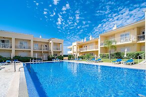 Albufeira Palm Tree With Pool by Homing