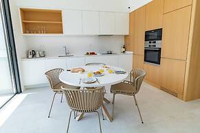 Lagos Deluxe 2 With Pool by Homing