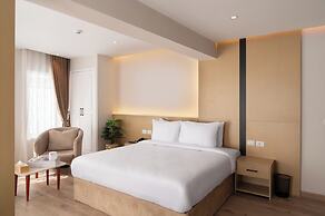 Elegance Grand City Hotel