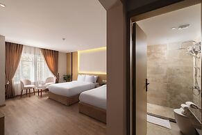 Elegance Grand City Hotel