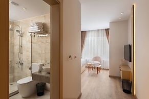 Elegance Grand City Hotel