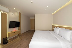 Elegance Grand City Hotel