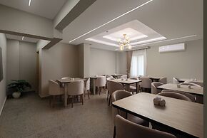 Elegance Grand City Hotel