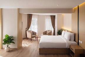 Elegance Grand City Hotel