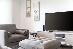 Lagos Modern 1 With Pool by Homing