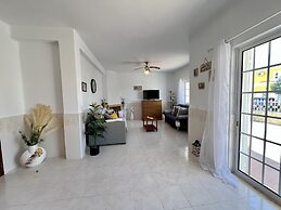 Pêra Stylish Villa With Pool by Homing