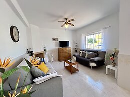Pêra Stylish Villa With Pool by Homing