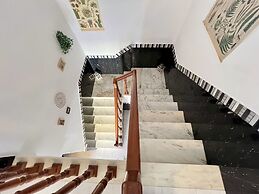 Pêra Stylish Villa With Pool by Homing