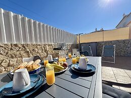 Pêra Stylish Villa With Pool by Homing