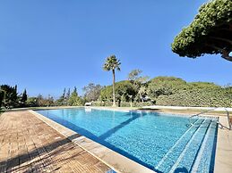 Vilamoura Deluxe Villa by Homing