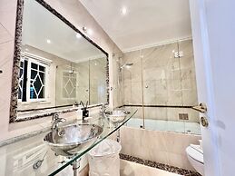 Vilamoura Deluxe Villa by Homing