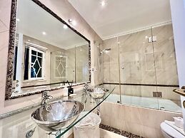 Vilamoura Deluxe Villa by Homing