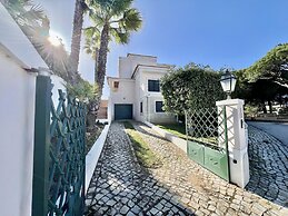 Vilamoura Deluxe Villa by Homing