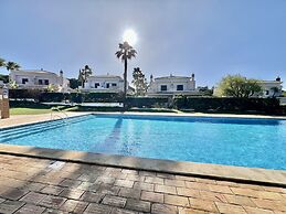 Vilamoura Deluxe Villa by Homing