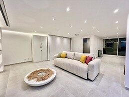 Vilamoura Deluxe Villa by Homing