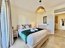 Vilamoura Deluxe Villa by Homing