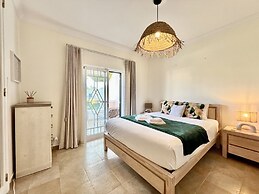 Vilamoura Deluxe Villa by Homing