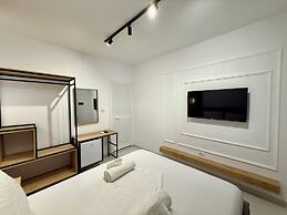 Full Moon Apartments