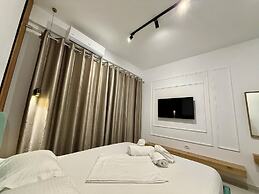 Full Moon Apartments