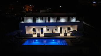 Full Moon Apartments