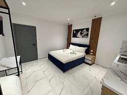 Full Moon Apartments