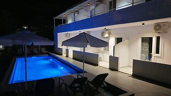 Full Moon Apartments