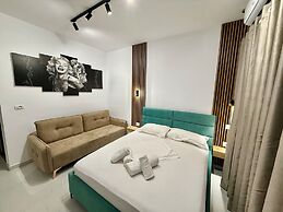 Full Moon Apartments