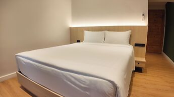 V1 BOUTIQUE HOTEL