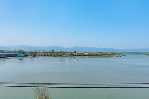Between River and Sea