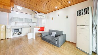 Geoje Kkachi and Santorini Pension