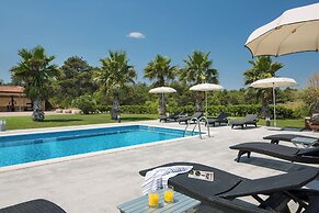 Malibu Grand Royale – Luxury Group Villa