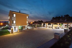 Malibu Grand Royale – Luxury Group Villa