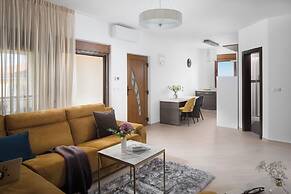 Malibu Grand Royale – Luxury Group Villa