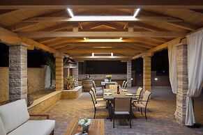 Malibu Grand Royale – Luxury Group Villa