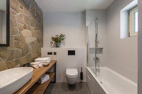 Villa With Pool in Hutisko-solanec