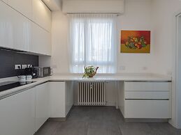 San Siro 3 Bedroom apt With Balcony