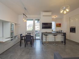 San Siro 3 Bedroom apt With Balcony
