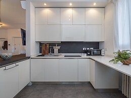 San Siro 3 Bedroom apt With Balcony