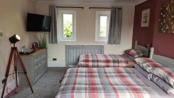 Tudor Lodge Hotel
