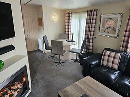Tudor Lodge Hotel