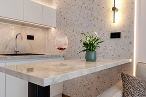 Le Mar Luxury Apartments by Checkin